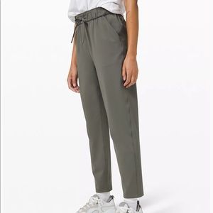 NWOT Lululemon - On the Fly Pant
